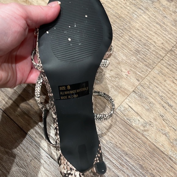 Lulu strapped heels - Picture 5 of 7